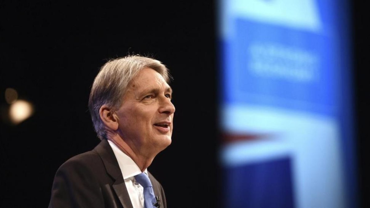 Hammond interviene en la conferencia del Partido Conservador, en Manchester-EFE / FACUNDO ARRIZABALAGA