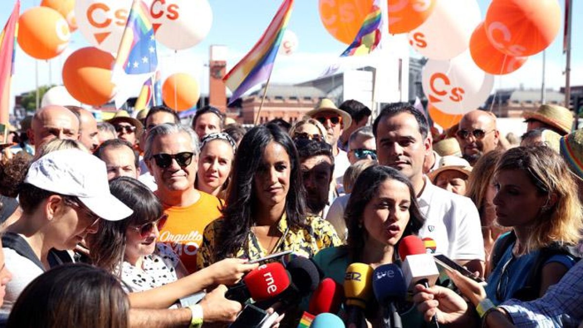 Arrimadas en la fiesta del Orgullo: Cs no va a dejar de ir a ninguna fiesta de la libertad.-EFE / J.J. GUILLÉN