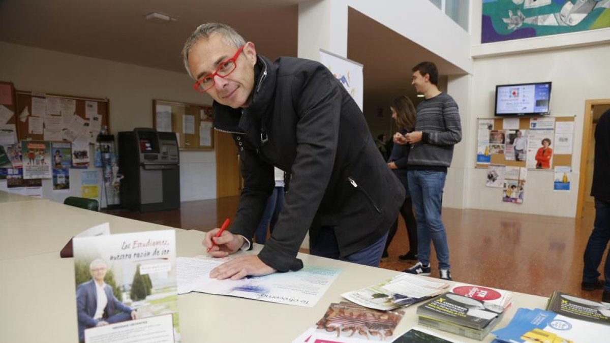Ricardo Rivero, candidato a rector, ayer en Ávila.-ICAL