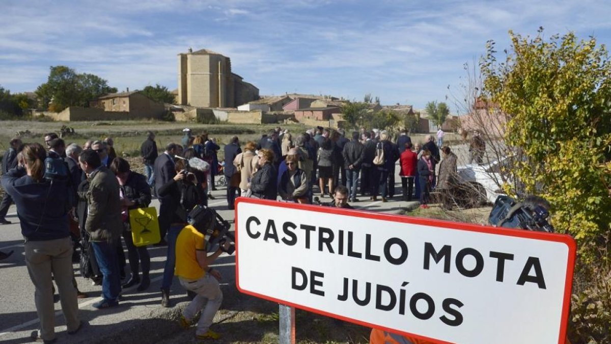 La consejera de Cultura y Turismo, María Josefa García Cirac, y el embajador de Israel en España, Daniel Kutner, entre otros, asisten a los actos con motivo del cambio de denominación de Castrillo Mota de Judíos, 2015-ICAL