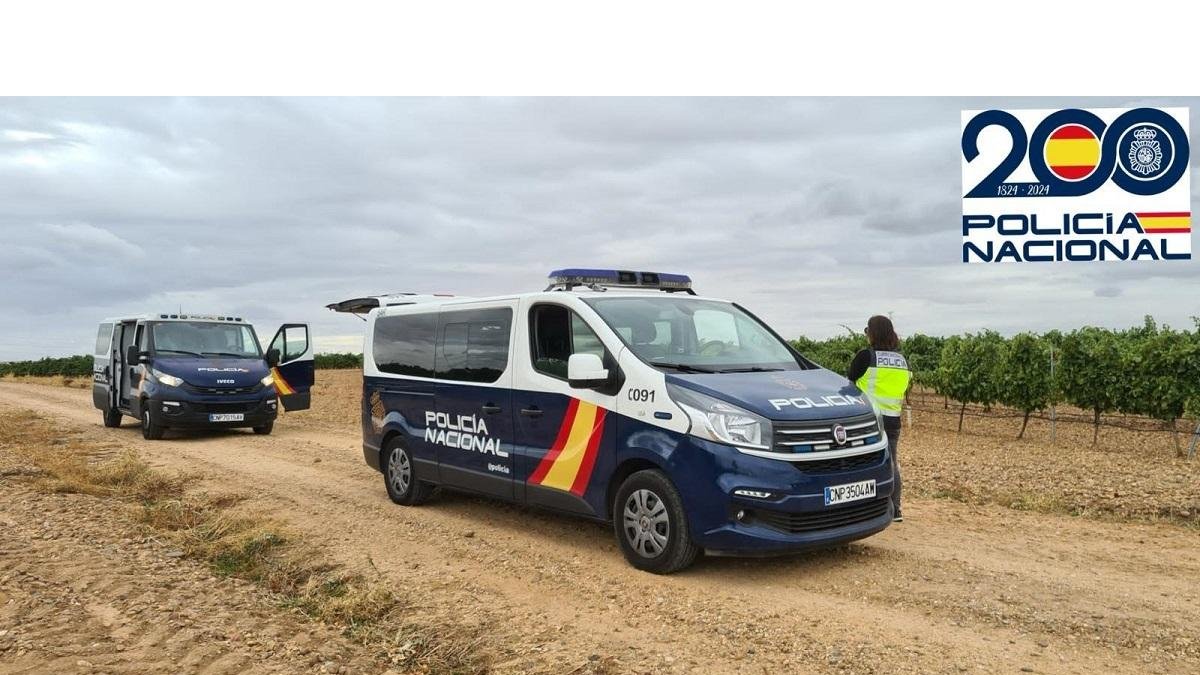 Efectivos de la Policía Nacional durante la investigación.- POLICÍA NACIONAL