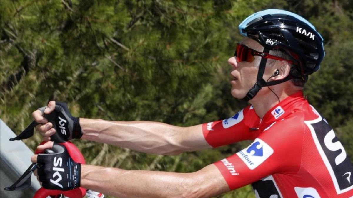 Chris Froome, camino de Tarragona-EFE / JAVIER LIZÓN