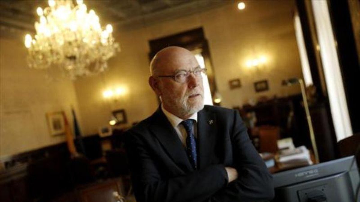 El fiscal general del Estado, José Manuel Maza, ayer en su despacho, en la calle de Fortuny de Madrid.-JOSÉ LUIS ROCA