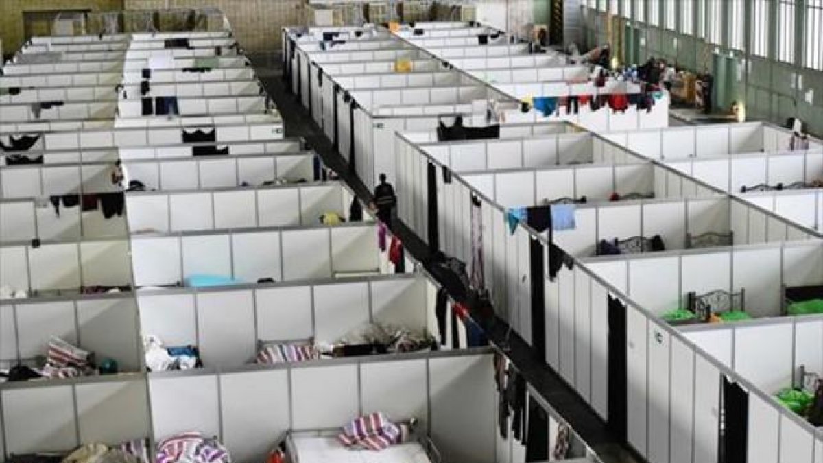Instalaciones para refugiados en el antiguo aeropuerto de Tempelhof (Berlín).-FIRMA DE FOTO
