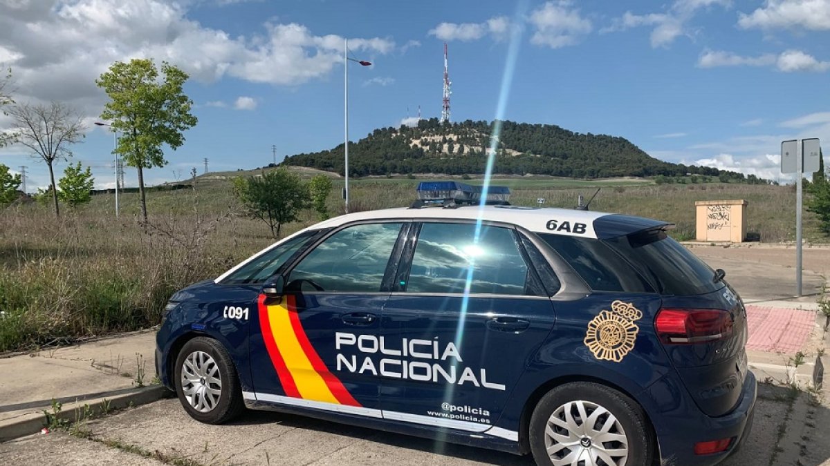 Coche de la Policía Nacional. / E.M.