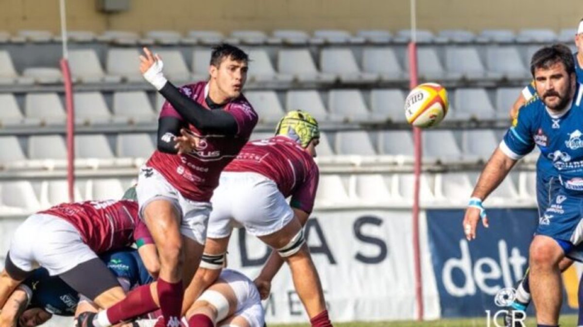 Mauro Perotti en un duelo ante el VRAC en Pepe Rojo. / JCR