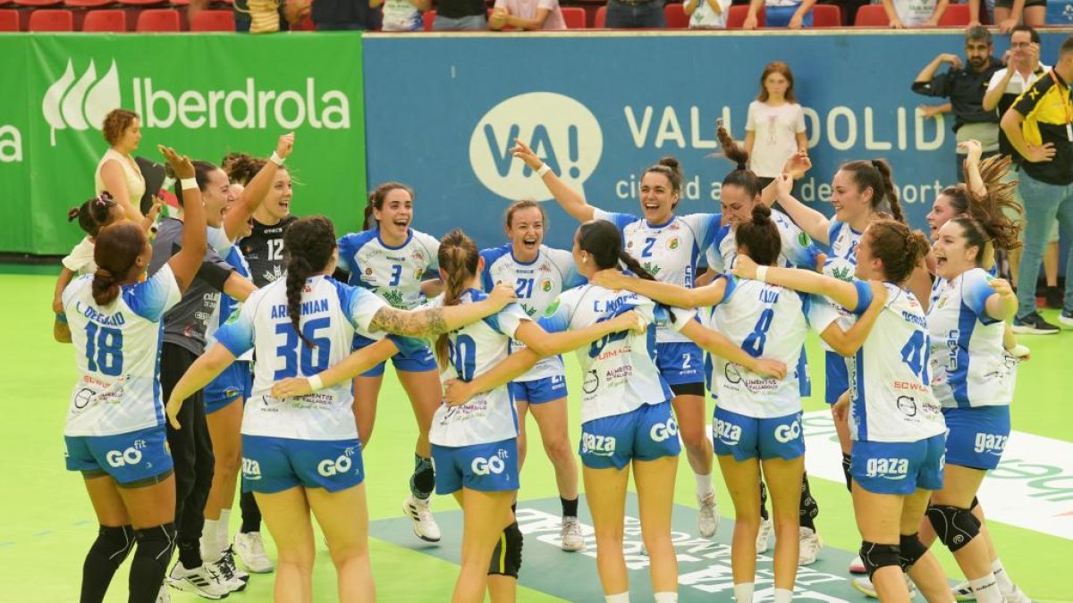 Partido entre caja Rural Aula y el Atlético Guardés de la Liga Guerreras Iberdrola. / J. M. LOSTAU