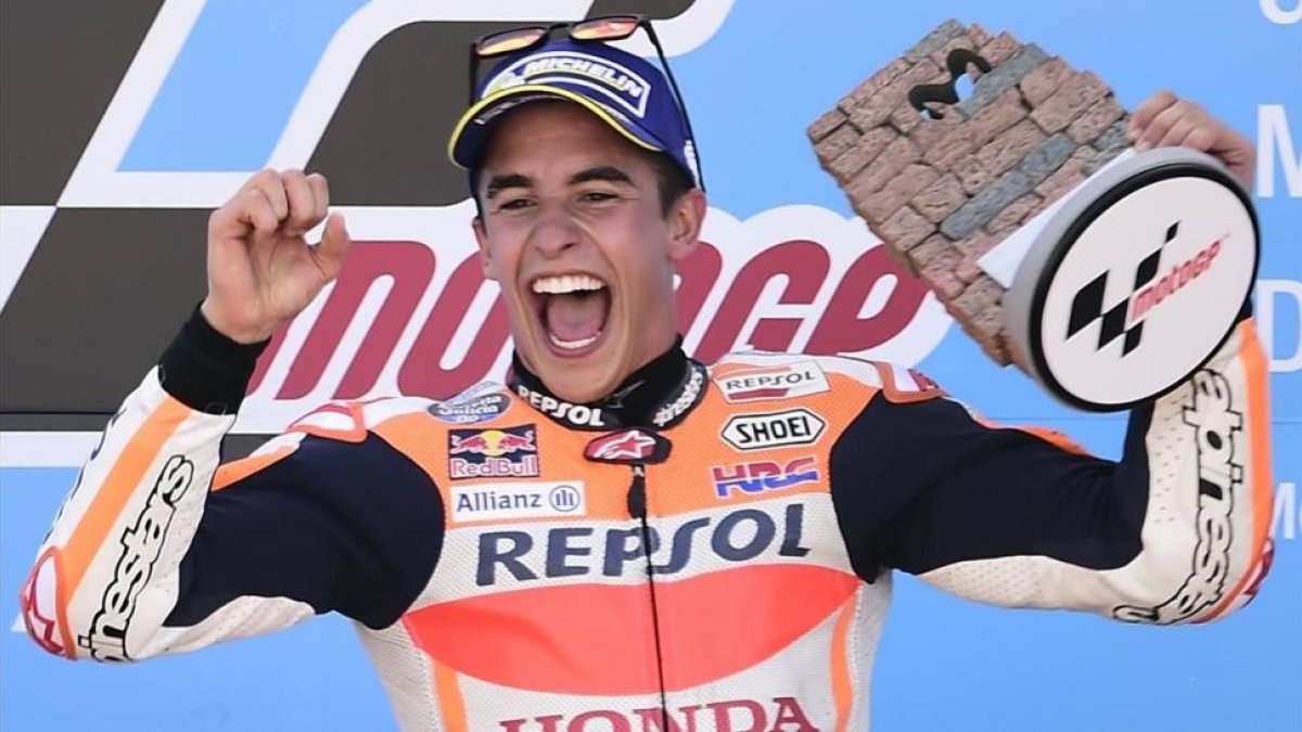 Marc Márquez celebra su último triunfo en Aragón-AFP / JOSE JORDAN