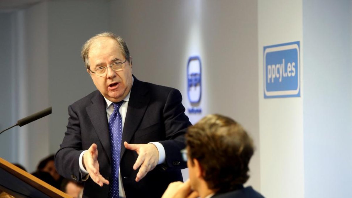 Juan Vicente Herrera, en la última ejecutiva autonómica que convocó el congreso del 1 de abril-ICAL