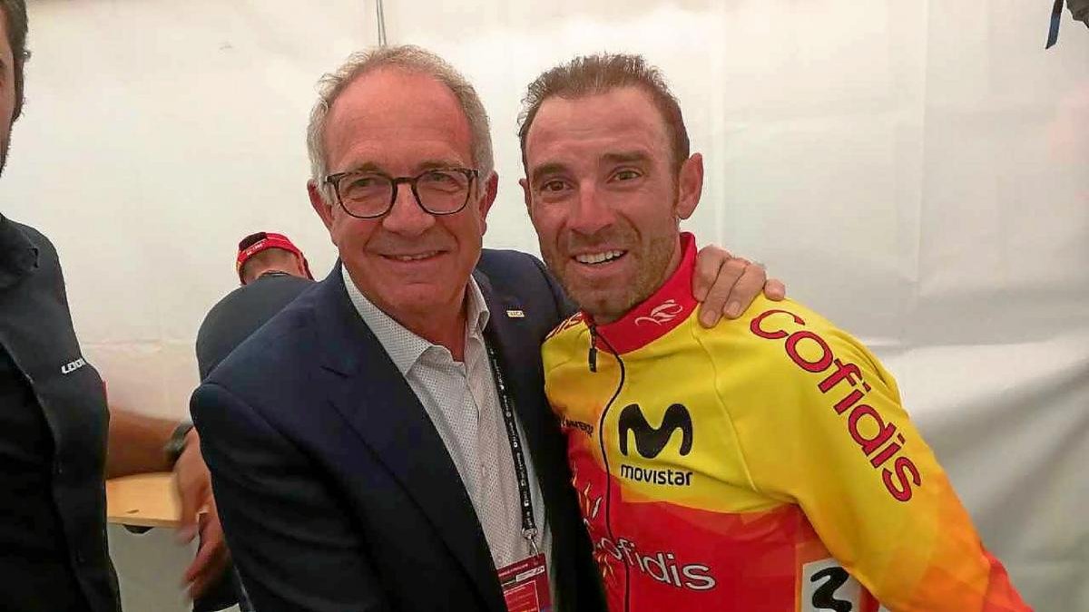 López Cerrón, junto a Alejandro Valverde en Innsbruck tras finalizar el Mundial.-E. M.