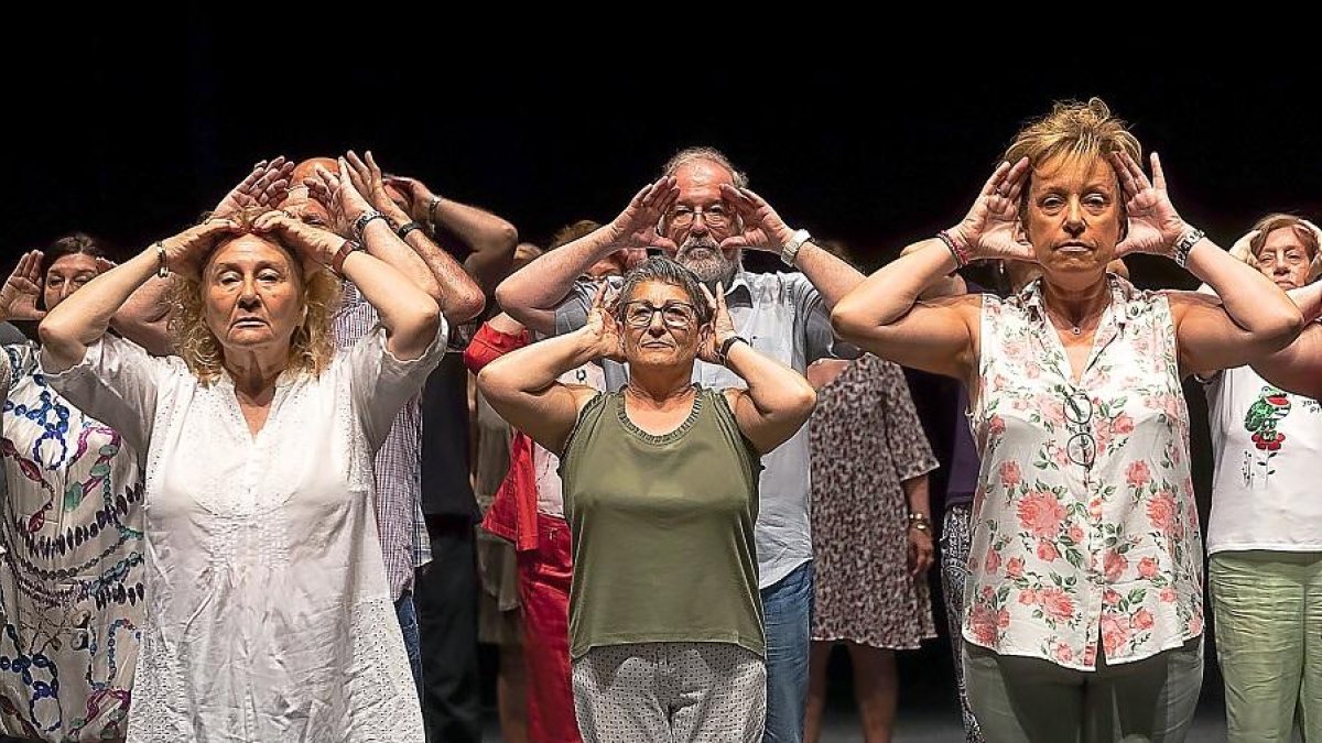 Marta Ruiz de Viñaspre: «No he visto personas mayores, sino personas con inquietudes y ganas de seguir aprendiendo. Son un estímulo para todos».-PHOTOGENIC