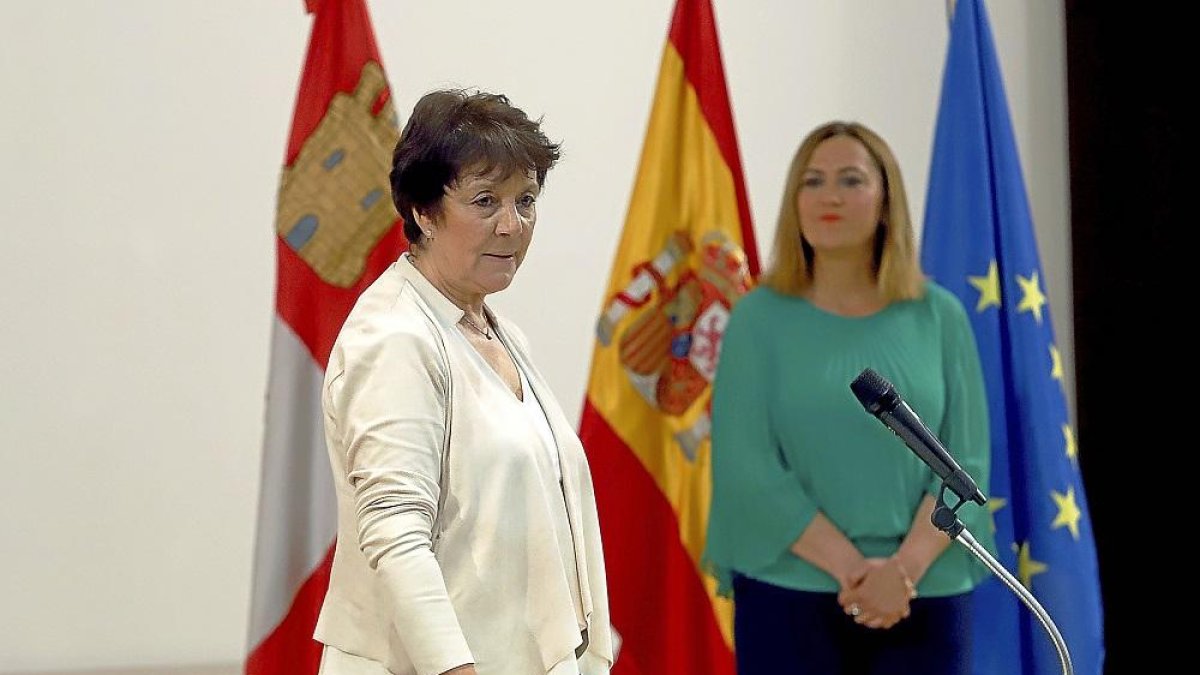 Mercedes Martín jurando su cargo.-ICAL