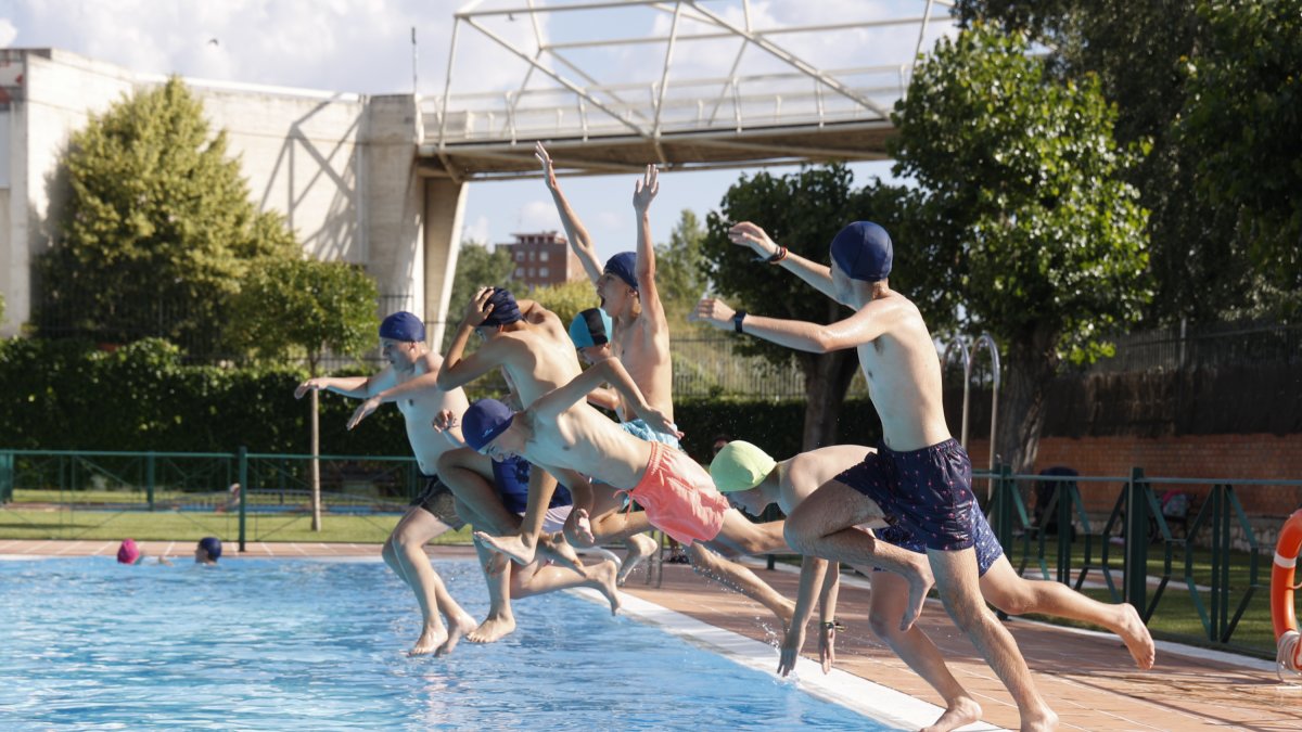 Apertura de las piscinas.- PHOTOGENIC