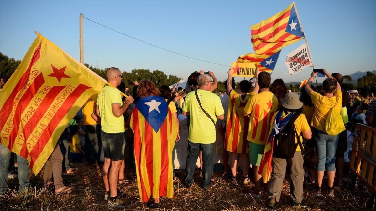 Partidarios de los CDR, en Lledoners-JOSEP LAGO