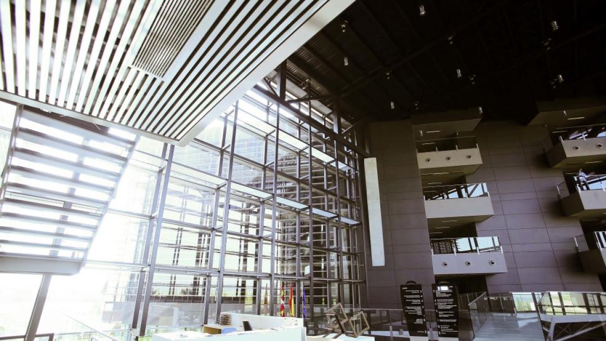 Interior del edificio de la Consejería de Economía en Arroyo, conocido como la Perla Negra y del que Unifica realizó toda la dotación interior.-ICAL