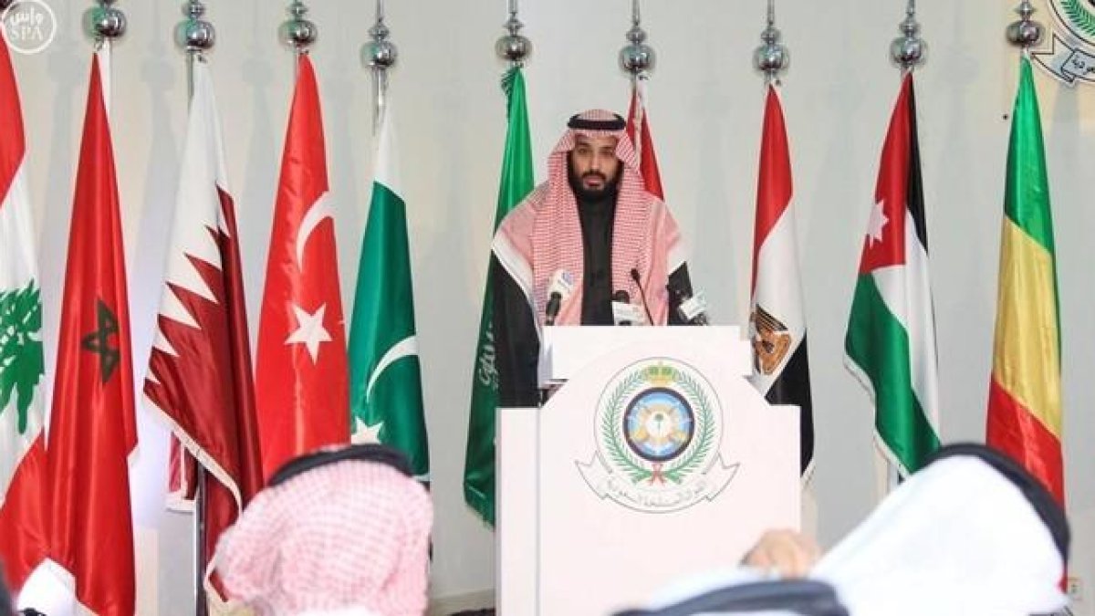 Mohamed Bin Salman, heredero al trono saudí, durante la conferencia de prensa celebrada en Riad en la que ha anunciado la creación de una coalición para combatir el terrorismo.-REUTERS