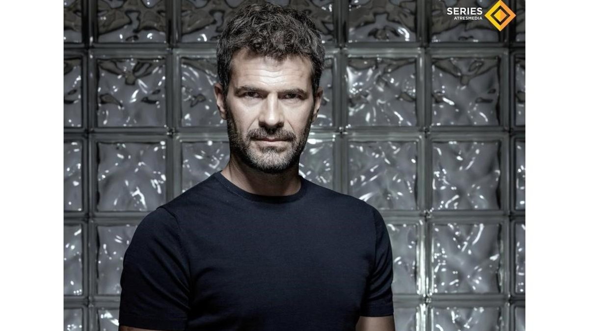 Rodolfo Sancho, que da vida a Héctor Aguirre en la serie de A-3 'Mar de plástico'.-ATRESMEDIA / ROBERTO GARVER