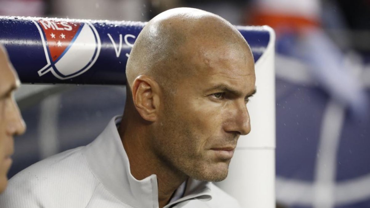 Zidane, en el último partido del Madrid-KAMIL KRZACZYNSKI / EFE