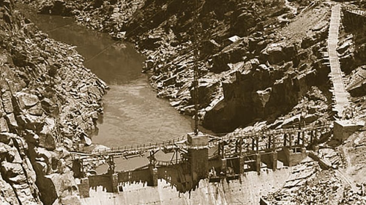 Construcción de la presa de Ricobayo en el Esla, durante la década de los años 30-E.M.