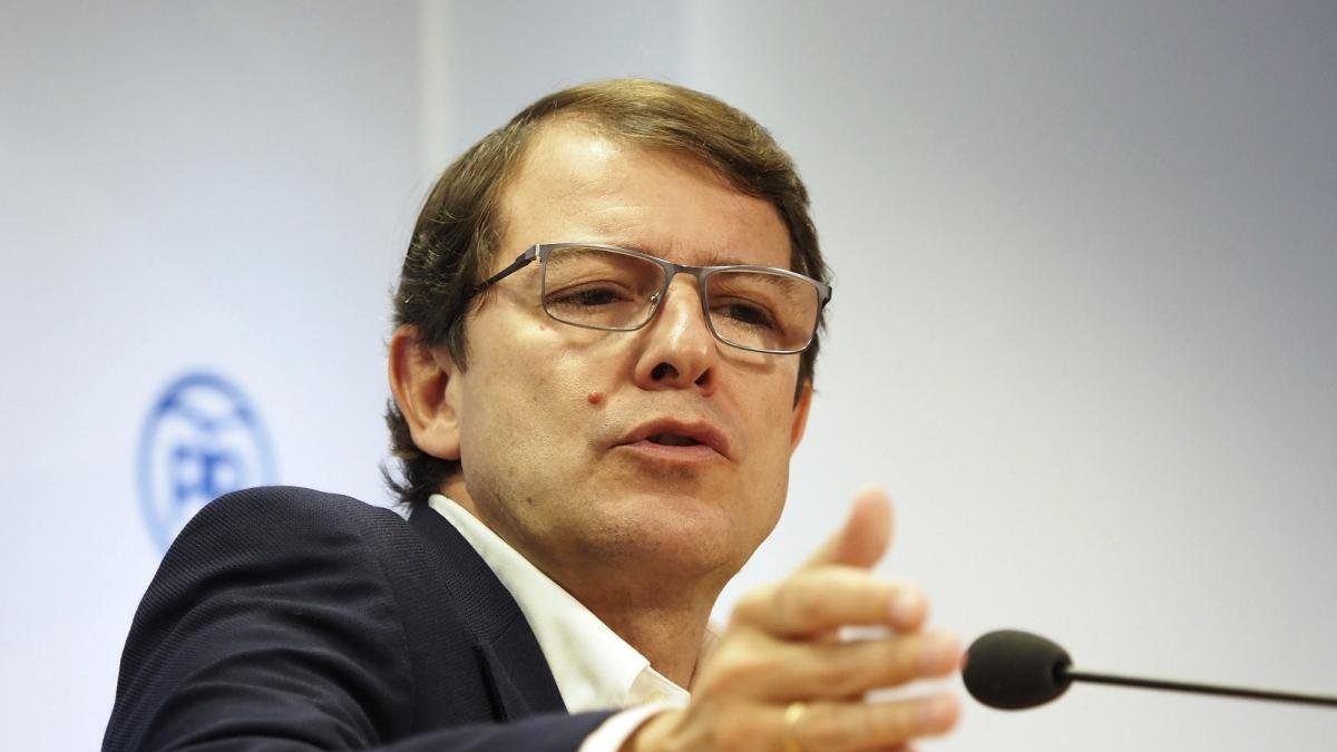 Alfonso Fernández Mañueco, en un momento de su comparecencia ante los medios.-ICAL