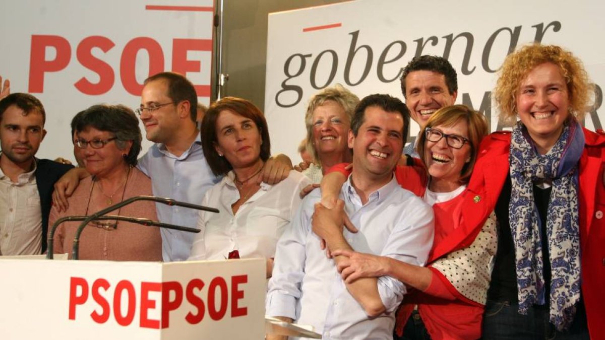 Luis Tudanca y el secretario de Organización del PSOE, César Luena, al término del acto público celebrado en Segovia.-ICAL