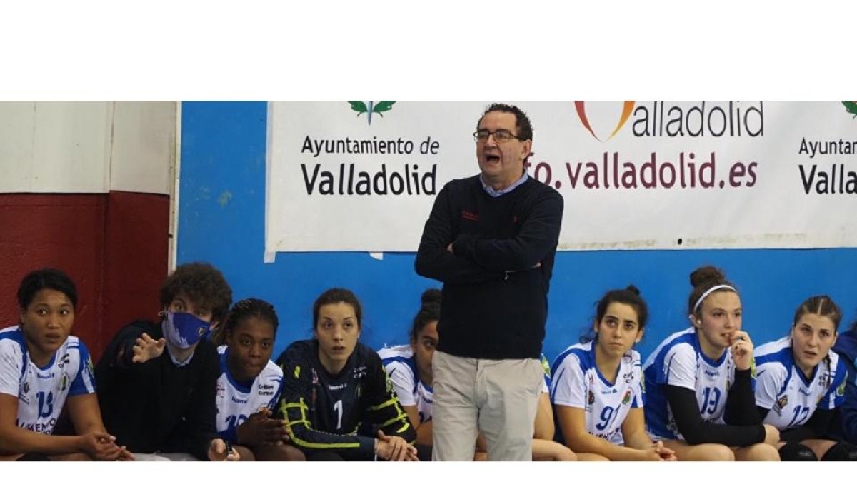 Photogenic/Miguel Ángel Santos. Valladolid. 11/12/2020. Encuentro amistoso de balonmano femenino entre el Aula y el Bera Bera