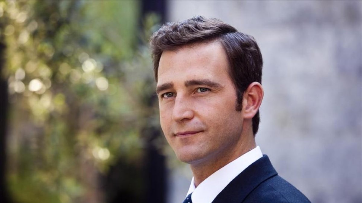 El actor Fernando Gil, caracterizado para la miniserie 'Felipe y Letizia'.-JOAN PUIG