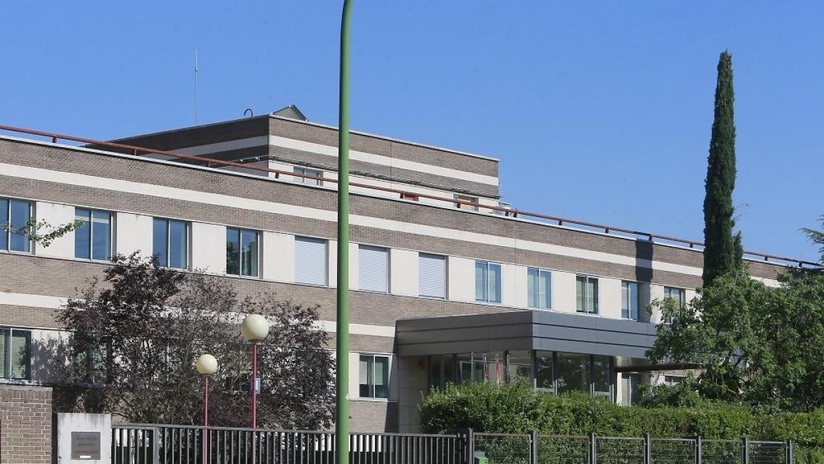 Edificio del laboratorio Regional Agrario de Burgos.-E. M.