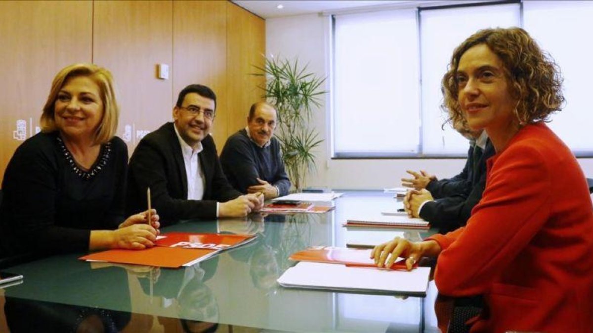 Las comisiones del PSOE y el PSC, este viernes en Madrid.-AGUSTÏN CATALÁN