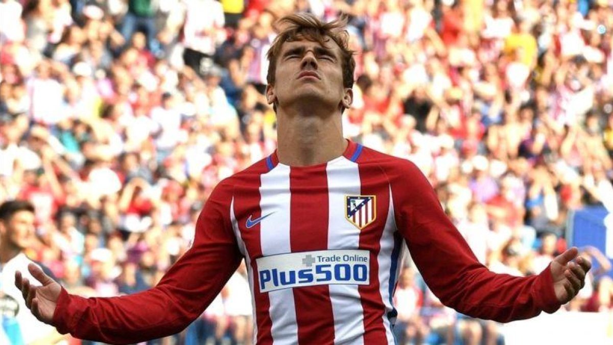 Antoine Griezmann celebra su gol al Deportivo, el quinto que marca en la Liga.-GERARD JULIEN / AFP