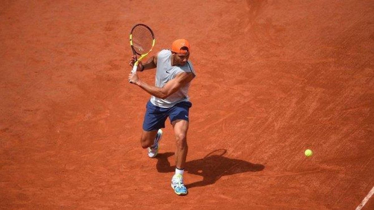 Rafa Nadal, en un entrenamiento en Roland Garros.-