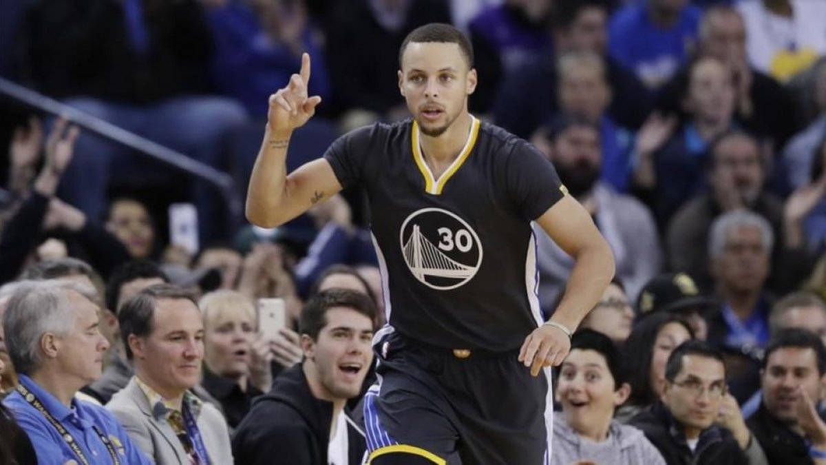 Stephen Curry celebra una canasta en el partido Warriors - Nets-MARCIO JOSE SANCHEZ