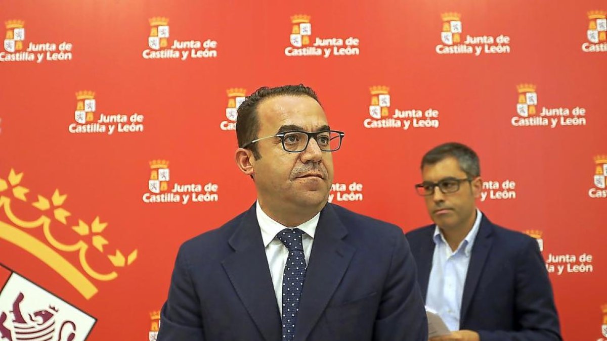 Miguel Ángel Vega, director general de Política Educativa Escolar de la Junta, en la presentación de la guía.-ICAL