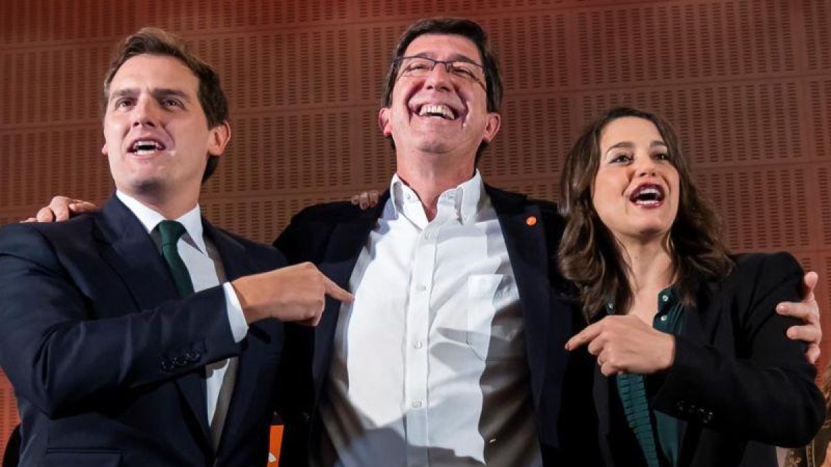 Albvert Rivera, Juan Marín e Inés Arrimadas, en Sevilla.-EFE