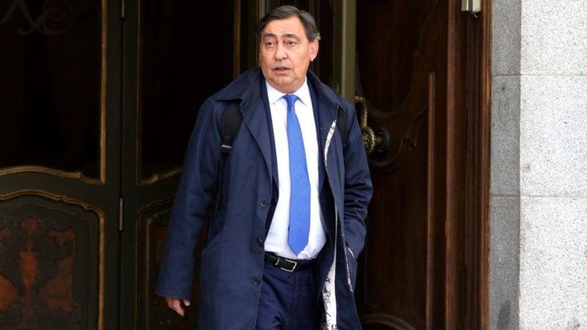 El nuevo Fiscal General del Estado, Julián Sánchez Melgar, sale del Tribunal Supremo este mediodía.-DAVID CASTRO
