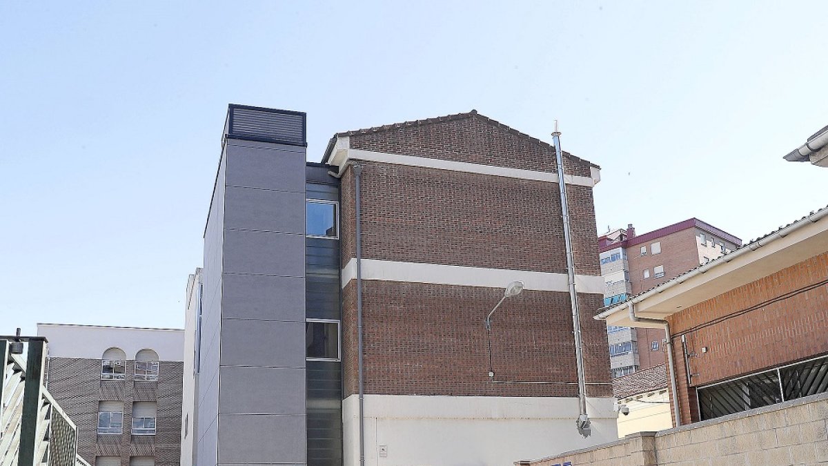 Edificio del albergue municipal de Valladolid.- PHOTOGENIC/BALCAZA