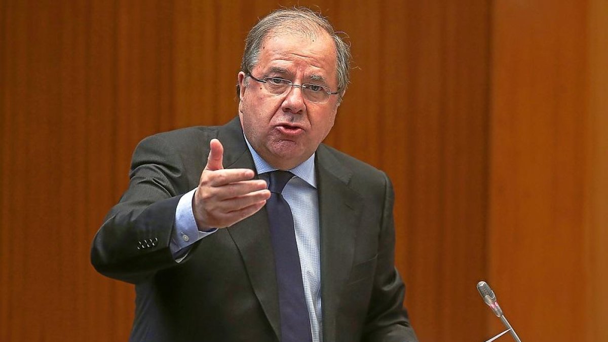 El presidente de la Junta de Castilla y León, Juan Vicente Herrera, durante su intervención.-ICAL