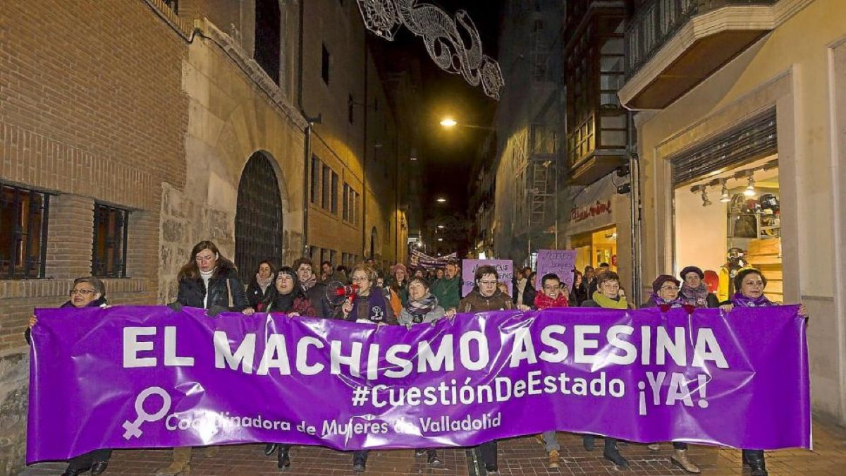 La manifestación convocada por la Coordinadora de Mujeres en su recorrido por Teresa Gil.-Pablo Requejo