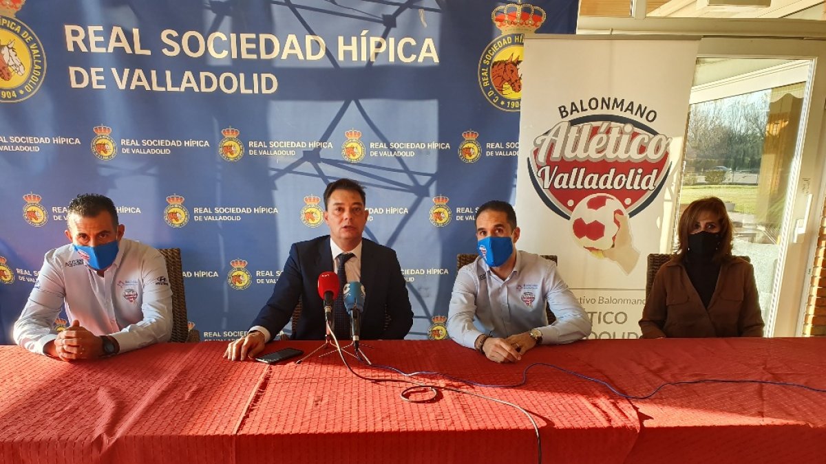 David Pisonero, Gonzalo Cebrián, Mario Arranz y Milu Nieto, en la presentación del convenio. / E.M.