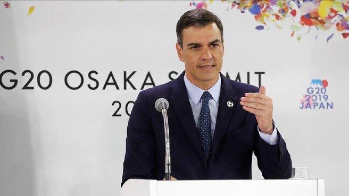 El presidente del Gobierno, Pedro Sánchez, durante la rueda de prensa ofrecida tras la finalización de la cumbre del G-20 en Osaka (Japón).-CHEMA MOYA (EFE)