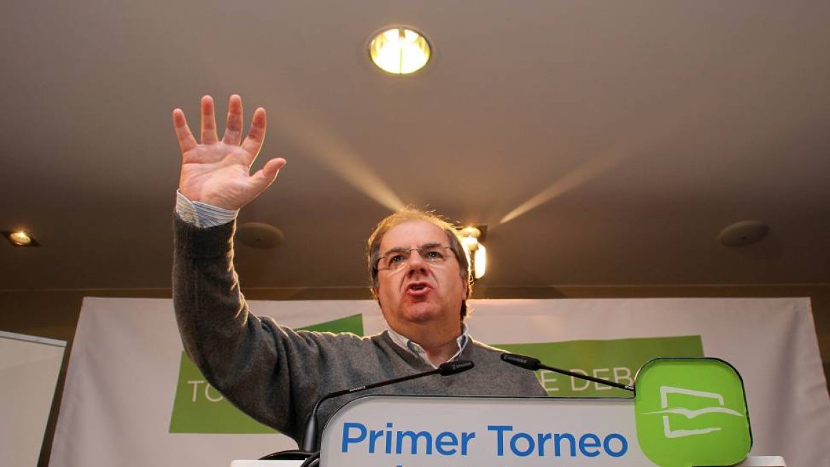 El presidente del PP de Castilla y León, Juan Vicente Herrera, clausura el I Torneo Nacional de Debate de Nuevas Generaciones-Ical