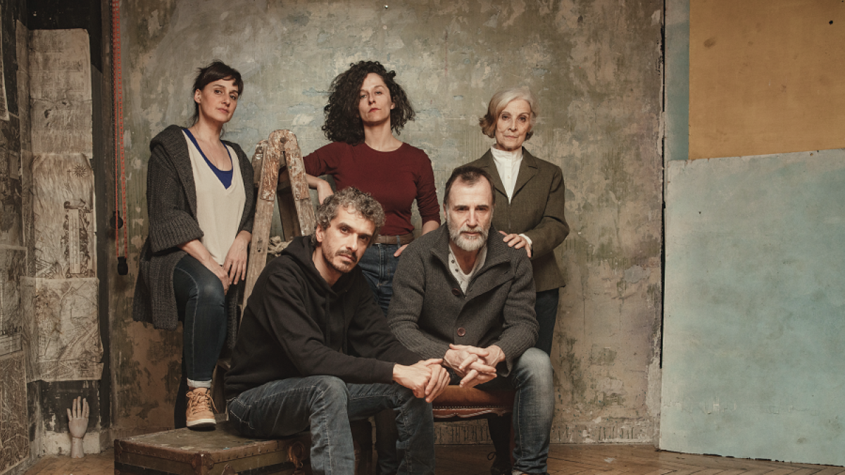 Patricia Estremera, María San Miguel y Aurora Herrero junto a Pablo Rodríguez y Alfonso Estremera. | LUIS GASPAR