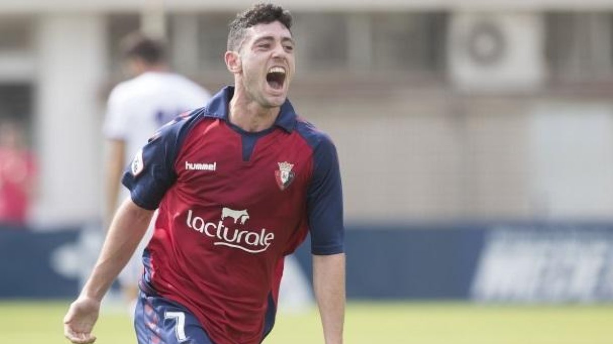 El osasunista Calvillo festeja su gol ante el Real Valladolid Promesas.-C.A. OSASUNA