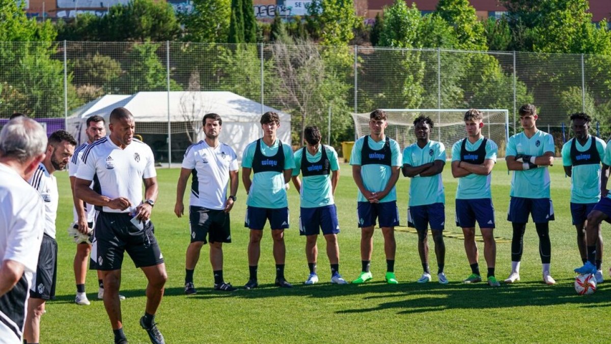 Baptista dirige una sesión en Zaratán. / RV / I. SOLA