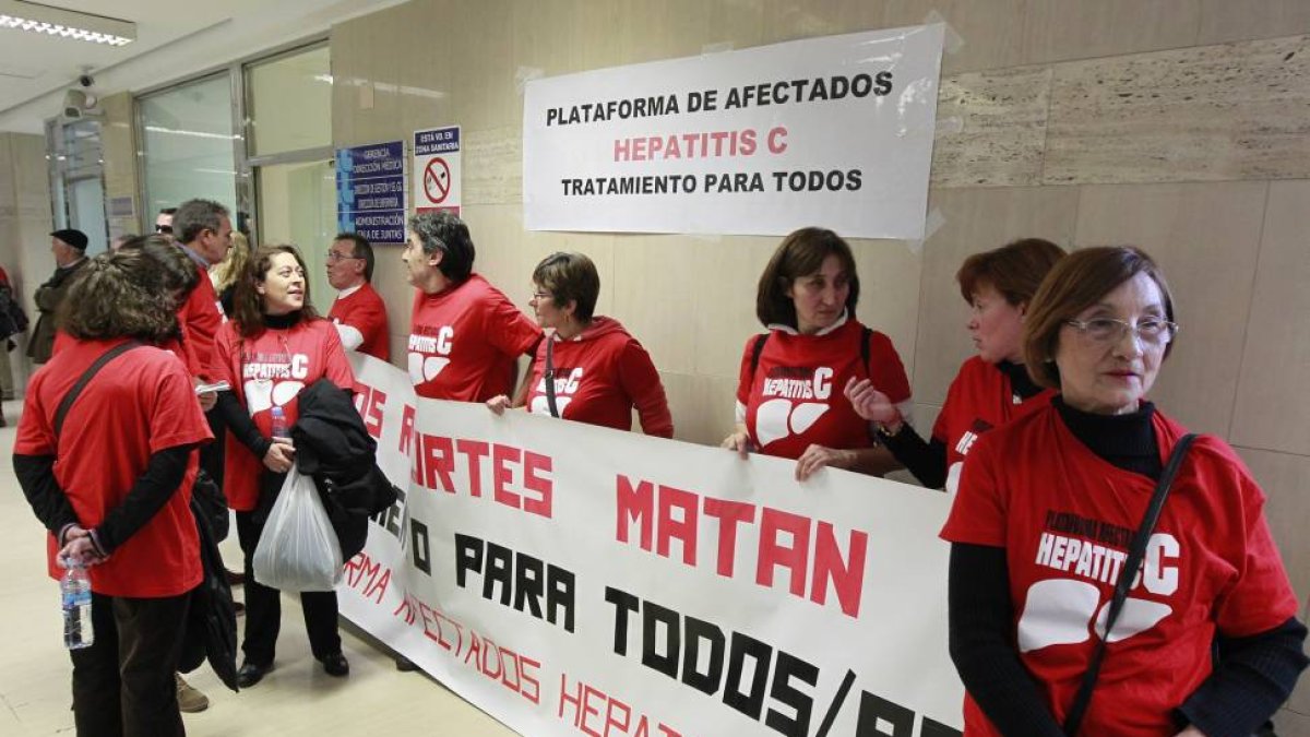 Encierro de los enfermos de Hepatits C en el Hospital Clínico de Valladolid-J.M.Lostau