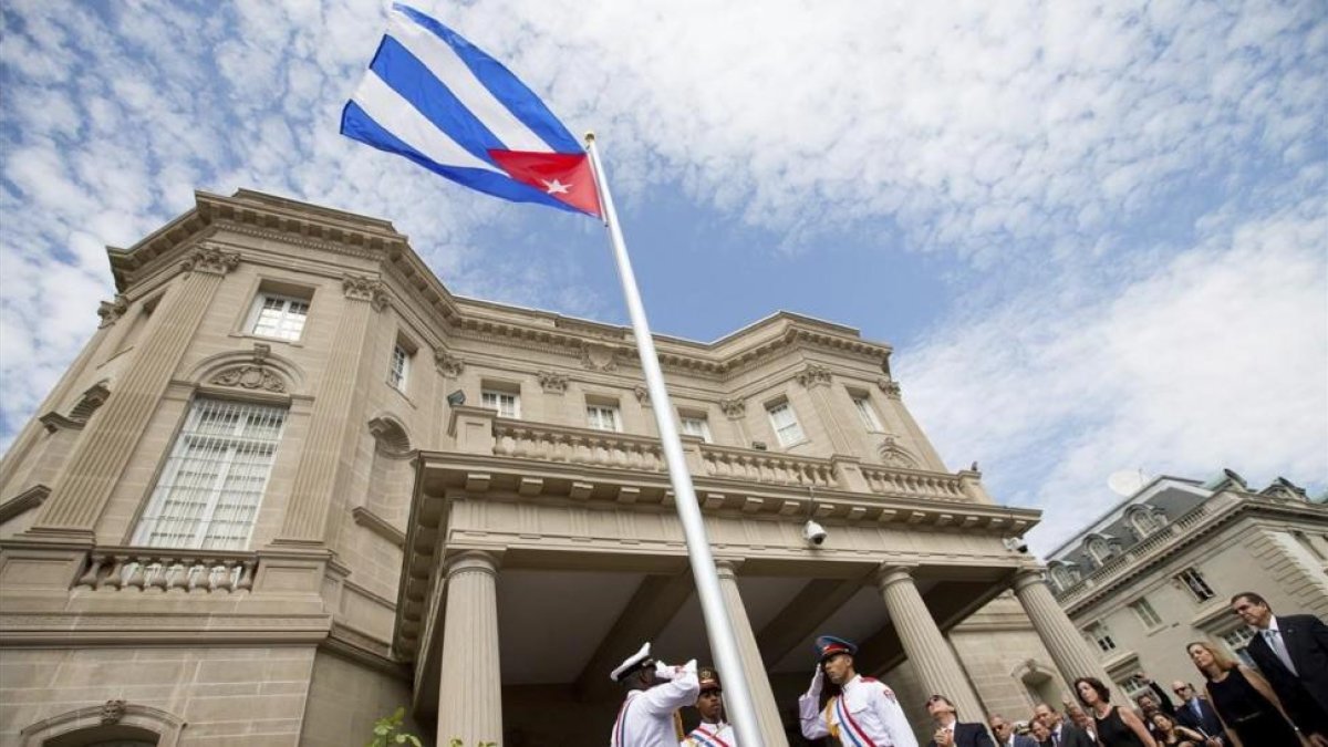 Edificio de la embajada de EEUU en La Habana.-EFE / ANDREW HARNIK