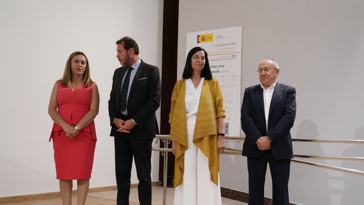 La delegada del Gobierno, Virginia Barcones, asiste a la toma de posesión de la nueva subdelegada del Gobierno en Valladolid, Alicia Villar. Junto a ellas, su predecesor en el cargo, Emilio Álvarez, y el alcalde de Valladolid, Óscar Puente. Ical