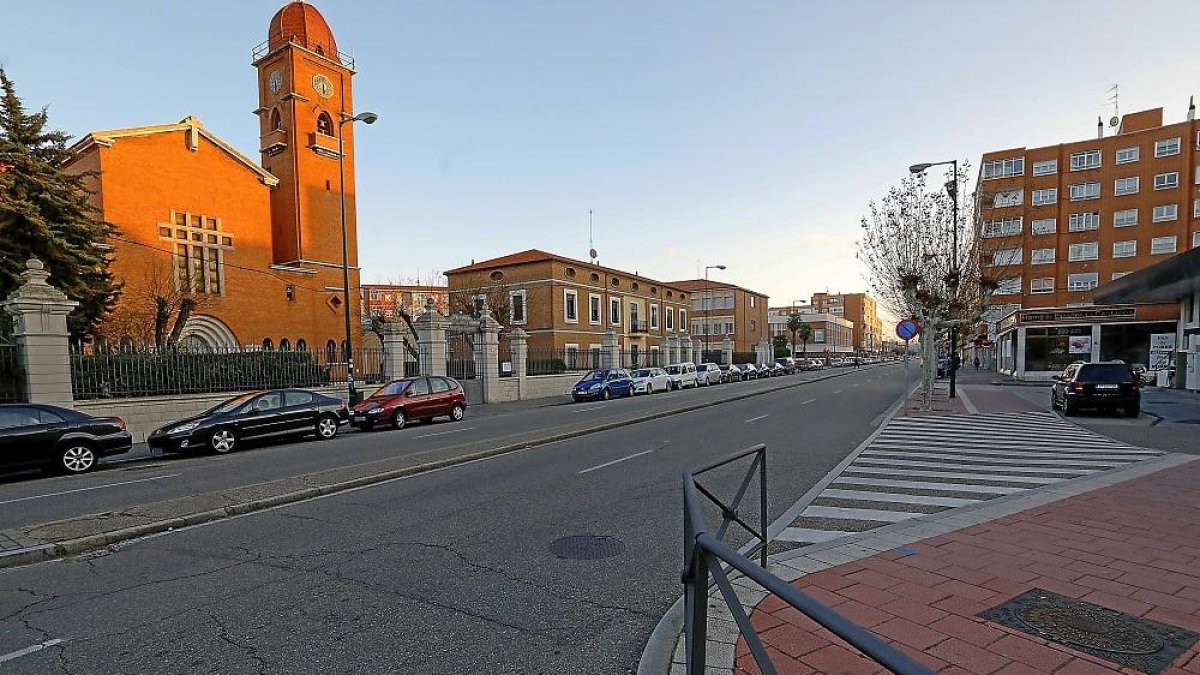 La avenida de Segovia vista desde cerca de la plaza del Carmen.-J. M. LOSTAU