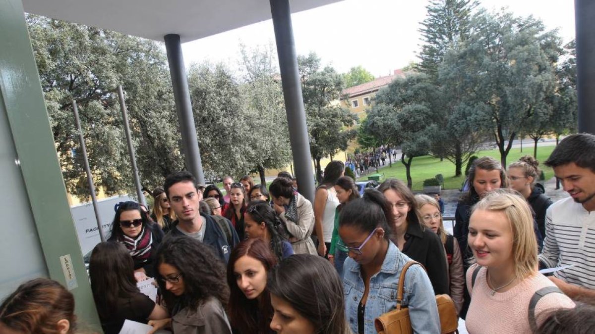 Estudiantes extranjeros en la fiesta de bienvenida de la UVA-www.uva.es