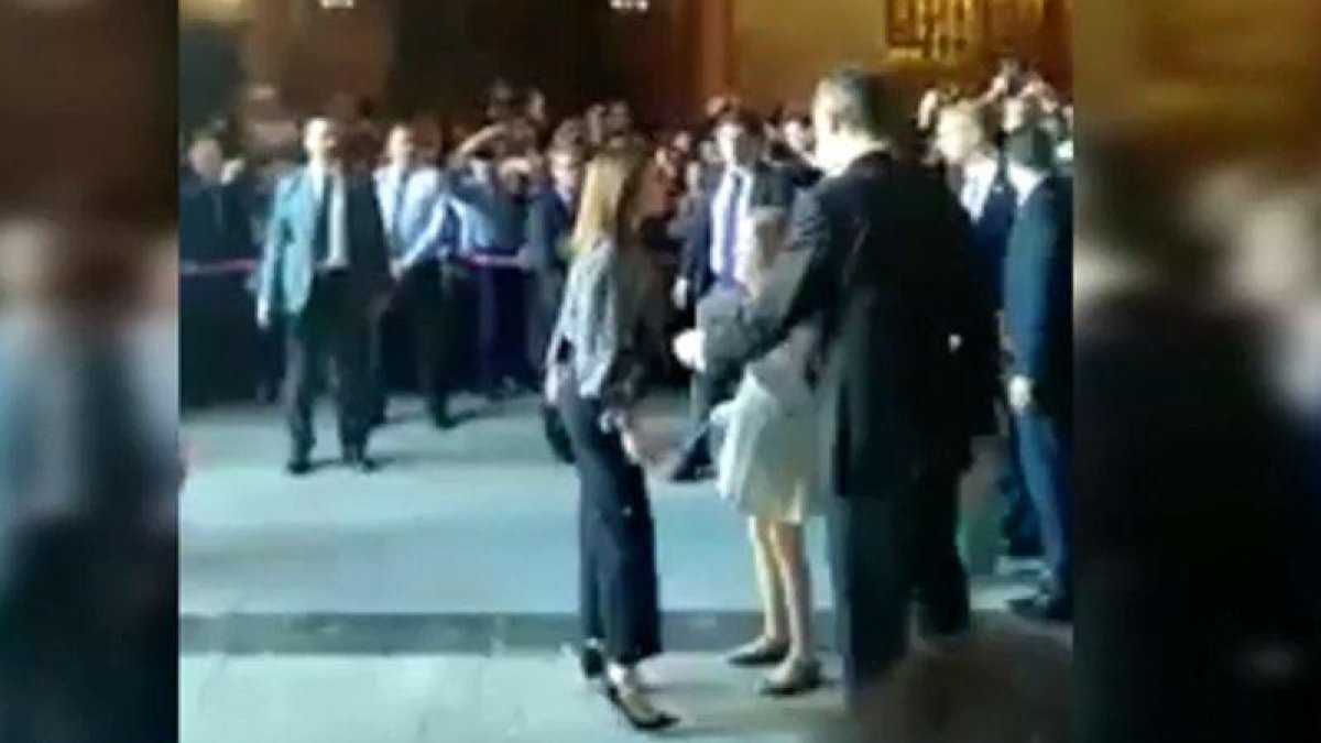 Aparece un nuevo vídeo que, desde otro ángulo, muestra la bronca entre reinas en la catedral del Palma.-EL PERIÓDICO